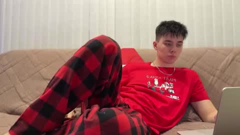 Snapshot of reeves_bae chatting on 11/28/25, 08:00 Alex online show from 11/28/25, 08:00