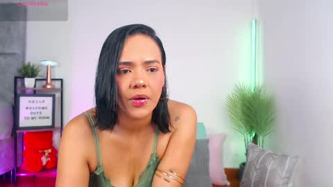regina1819 online show from 05/01/26, 03:44