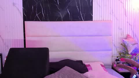 reginavegaa online show from 09/30/25, 11:37