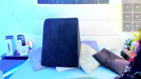 reginavegaa online show from 10/27/25, 11:36