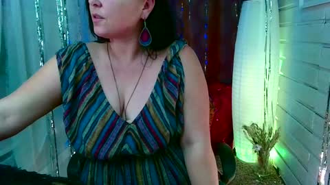 Snapshot of reicat chatting on 12/11/24, 11:21 Karina online show from 12/11/24, 11:21