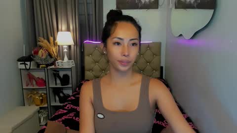 Snapshot of reighnempress chatting on 01/19/25, 02:36 reighnempress online show from 01/19/25, 02:36