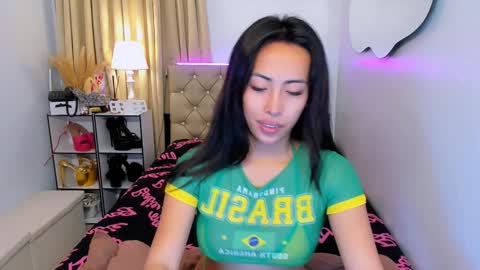 Snapshot of reighnempress chatting on 02/26/25, 01:11 reighnempress online show from 02/26/25, 01:11