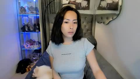 Snapshot of reighnempress chatting on 10/23/25, 02:44 reighnempress online show from 10/23/25, 02:44