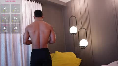Snapshot of reik_von chatting on 04/27/26, 12:14 Reik online show from 04/27/26, 12:14