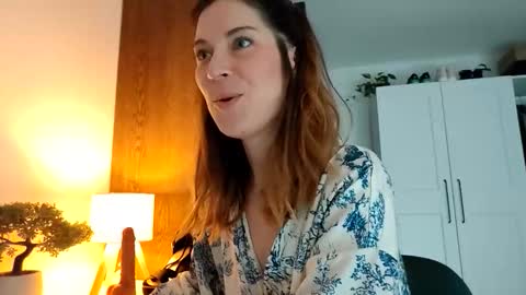 Snapshot of reileyfoxx chatting on 04/09/26, 05:51 Reiley online show from 04/09/26, 05:51