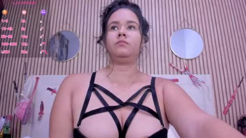 reina_loren online show from 10/22/25, 02:45
