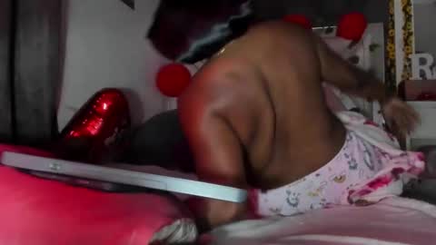 Snapshot of reina_love2 chatting on 02/16/25, 06:54 Reina online show from 02/16/25, 06:54