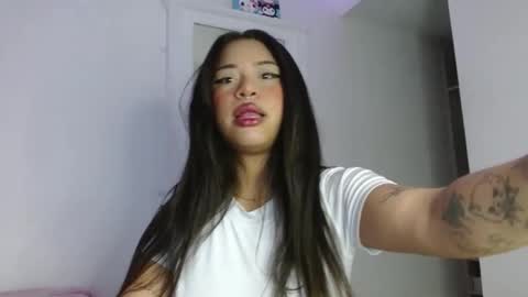 Snapshot of reina_reina chatting on 09/11/25, 09:37 reina_reina online show from 09/11/25, 09:37