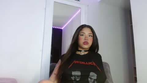 Snapshot of reina_reina chatting on 09/14/25, 10:09 reina_reina online show from 09/14/25, 10:09