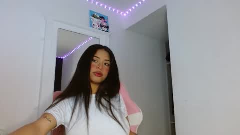 Snapshot of reina_reina chatting on 11/30/25, 10:03 reina_reina online show from 11/30/25, 10:03