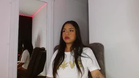 Snapshot of reina_reina chatting on 02/02/26, 02:32 reina_reina online show from 02/02/26, 02:32