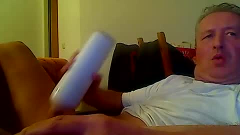 Snapshot of reini7211 chatting on 12/05/24, 02:53 reini7211 online show from 12/05/24, 02:53