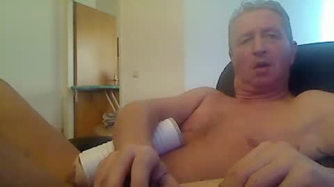 Snapshot of reini7211 chatting on 03/23/26, 03:05 reini7211 online show from 03/23/26, 03:05