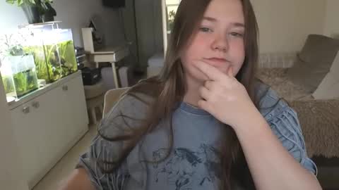 Snapshot of remirann_ chatting on 12/18/25, 12:33 Ann OF - remirann21 online show from 12/18/25, 12:33