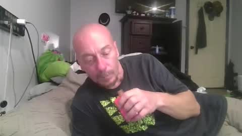 Snapshot of remshotdt chatting on 11/13/25, 12:09 remshotdt online show from 11/13/25, 12:09