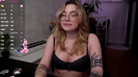 Snapshot of remywild chatting on 02/15/25, 06:55 RemyWild online show from 02/15/25, 06:55