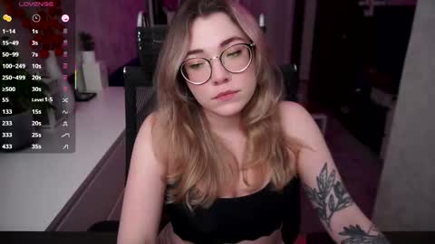 Snapshot of remywild chatting on 10/30/25, 07:36 RemyWild online show from 10/30/25, 07:36