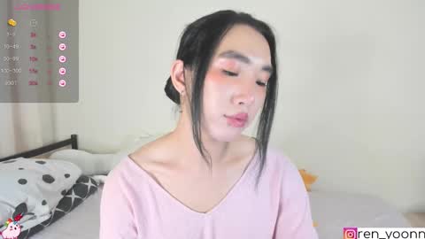 Snapshot of ren_yoonn chatting on 09/20/25, 12:22 Ren online show from 09/20/25, 12:22