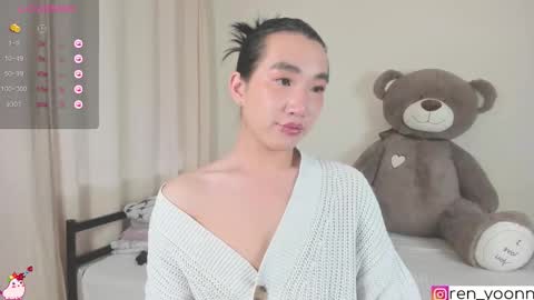 Snapshot of ren_yoonn chatting on 10/04/25, 07:39 Ren online show from 10/04/25, 07:39