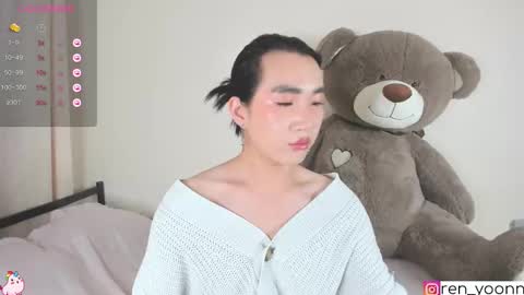 Snapshot of ren_yoonn chatting on 10/17/25, 01:53 Ren online show from 10/17/25, 01:53