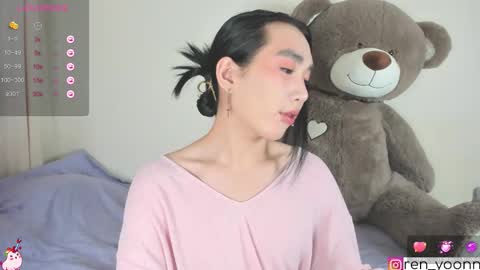 Snapshot of ren_yoonn chatting on 10/18/25, 04:37 Ren online show from 10/18/25, 04:37