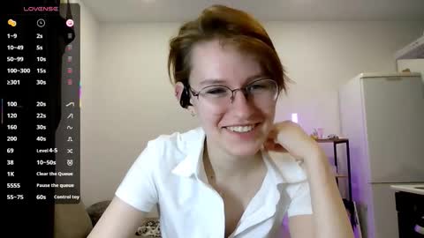 Snapshot of renaeblaski chatting on 03/11/26, 06:25 Claire online show from 03/11/26, 06:25