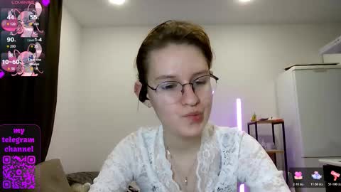 Snapshot of renaeblaski chatting on 03/17/26, 06:22 Claire online show from 03/17/26, 06:22