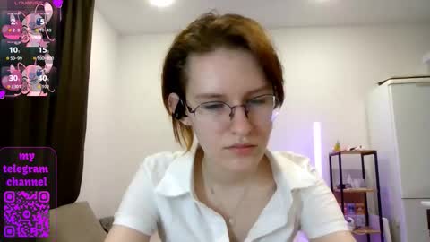 Snapshot of renaeblaski chatting on 03/18/26, 06:33 Claire online show from 03/18/26, 06:33