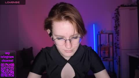 Snapshot of renaeblaski chatting on 04/21/26, 09:17 Claire online show from 04/21/26, 09:17
