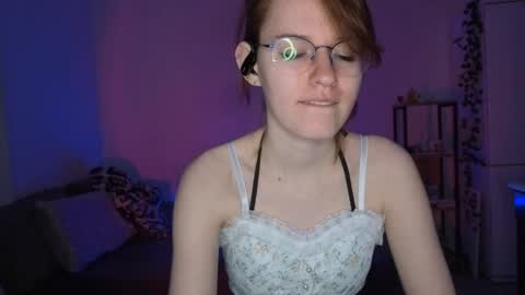 Snapshot of renaeblaski chatting on 04/24/26, 06:32 Claire online show from 04/24/26, 06:32