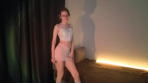 Snapshot of renaeblaski chatting on 05/20/26, 09:32 Claire online show from 05/20/26, 09:32