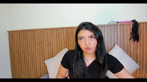 Snapshot of renata_aura chatting on 06/21/26, 04:15 Renata aura online show from 06/21/26, 04:15
