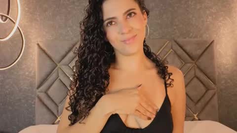 Snapshot of renata_cruz_ chatting on 10/04/25, 10:35 Renata 3 online show from 10/04/25, 10:35