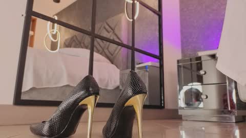 Snapshot of renata_cruz_ chatting on 10/10/25, 04:06 Renata 3 online show from 10/10/25, 04:06