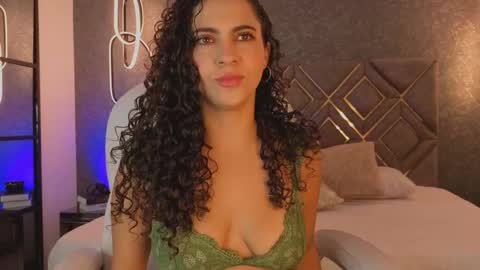 Snapshot of renata_cruz_ chatting on 12/01/25, 12:10 Renata 3 online show from 12/01/25, 12:10