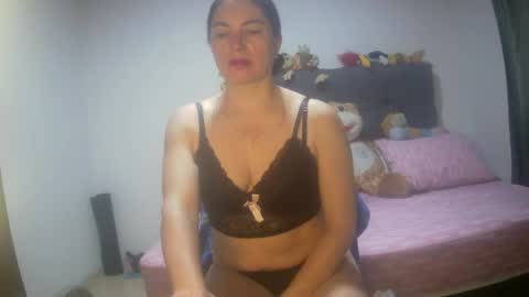 Snapshot of renata_hot1 chatting on 09/28/25, 12:38 renata_hot1 online show from 09/28/25, 12:38