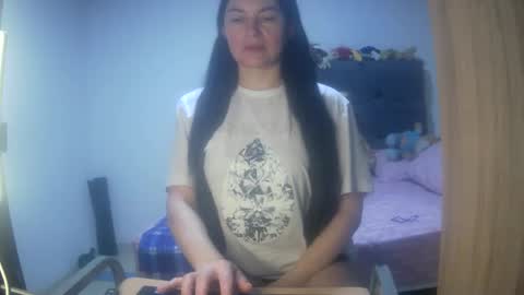 Snapshot of renata_hot1 chatting on 10/14/25, 01:17 renata_hot1 online show from 10/14/25, 01:17