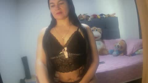 Snapshot of renata_hot1 chatting on 10/21/25, 09:37 renata_hot1 online show from 10/21/25, 09:37
