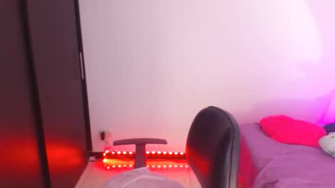    online show from 12/22/25, 03:03