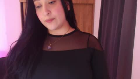 Snapshot of renata_ruiz chatting on 07/13/26, 04:15 online show from 07/13/26, 04:15