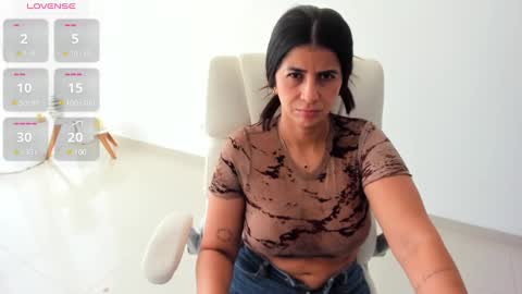 Snapshot of renata_t_ chatting on 02/19/25, 07:48 RENATA online show from 02/19/25, 07:48