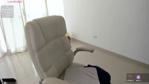 Snapshot of renata_t_ chatting on 02/27/25, 01:17 RENATA online show from 02/27/25, 01:17