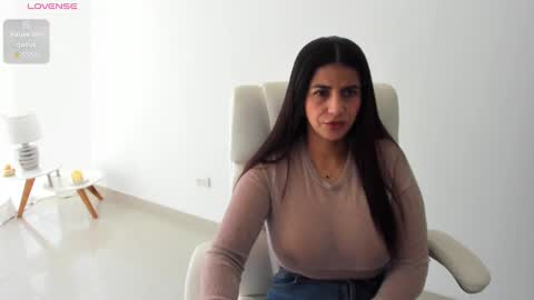 Snapshot of renata_t_ chatting on 03/05/25, 03:18 RENATA online show from 03/05/25, 03:18