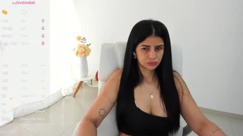 Snapshot of renata_t_ chatting on 09/19/25, 11:11 RENATA online show from 09/19/25, 11:11