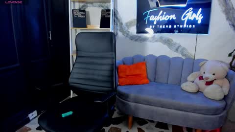 Renata online show from 12/20/25, 02:02