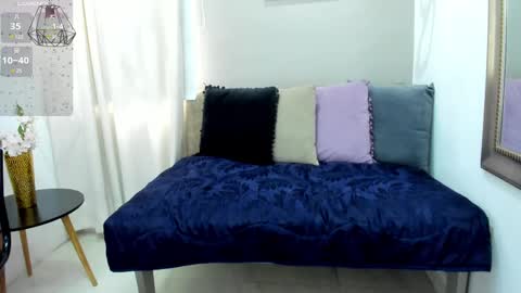 Snapshot of renataruiz_rr chatting on 02/14/25, 03:05 online show from 02/14/25, 03:05