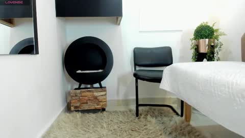 Snapshot of renataruiz_rr chatting on 02/22/25, 03:14 online show from 02/22/25, 03:14
