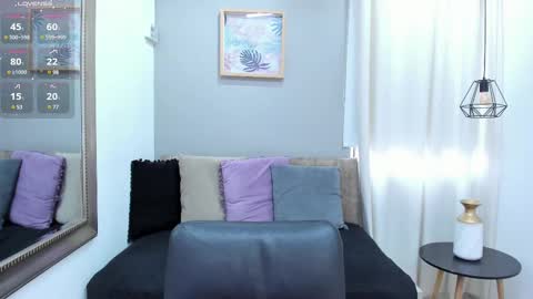 Snapshot of renataruiz_rr chatting on 03/08/25, 12:09 online show from 03/08/25, 12:09