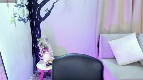 Snapshot of renataruiz_rr chatting on 09/18/25, 11:56 online show from 09/18/25, 11:56